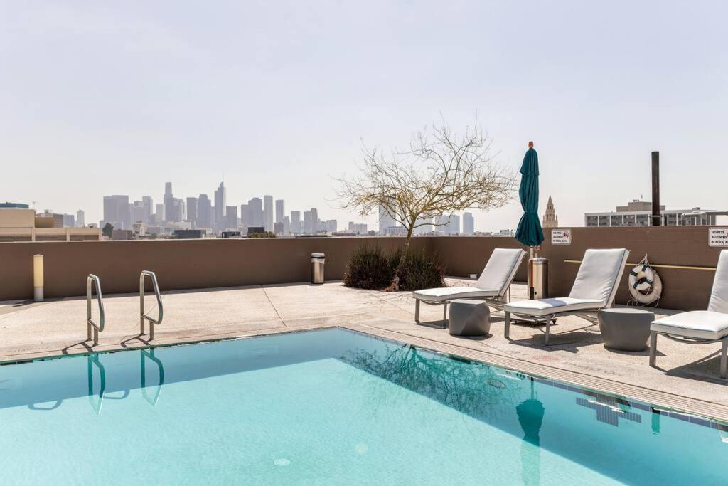 Lovely Upscale High Rise Private Parking & Pool Apartment Los Angeles Exterior photo