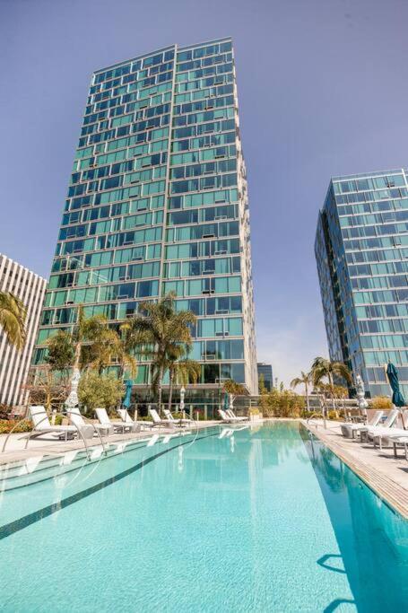 Lovely Upscale High Rise Private Parking & Pool Apartment Los Angeles Exterior photo