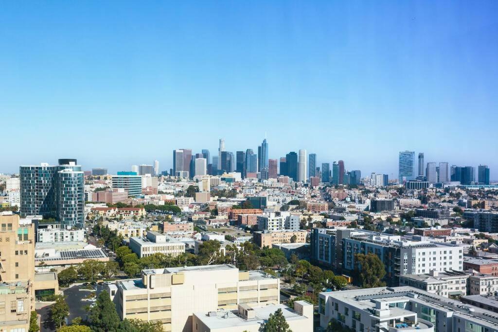 Lovely Upscale High Rise Private Parking & Pool Apartment Los Angeles Exterior photo